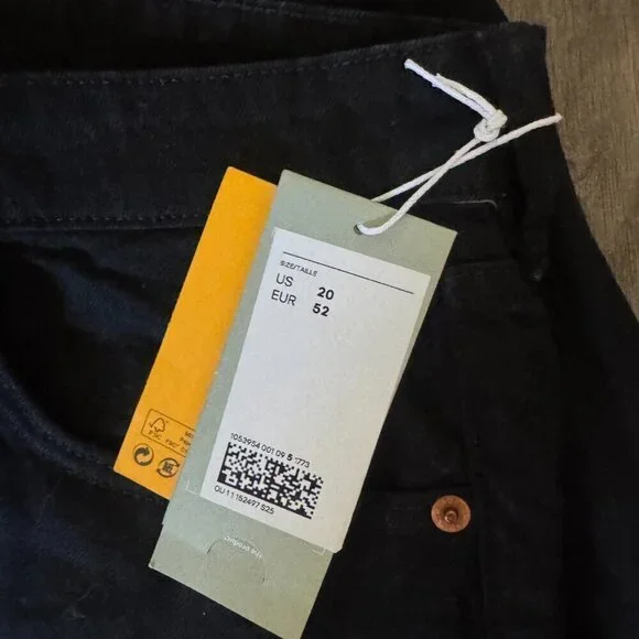 H&M Vintage High-Waisted Black Denim Shorts – Size 20 - Picture 5 of 5